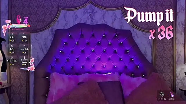 SoffiQueen online show from April 18, 2026, 7:07 pm