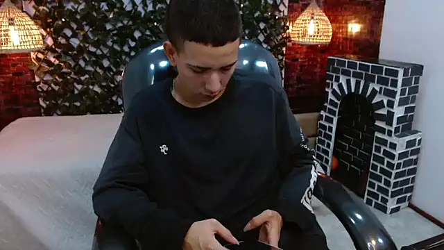 Snapshot of JackSwan18 chatting on December 3, 2024, 12:44 pm JackSwan18 online show from December 3, 2024, 12:44 pm