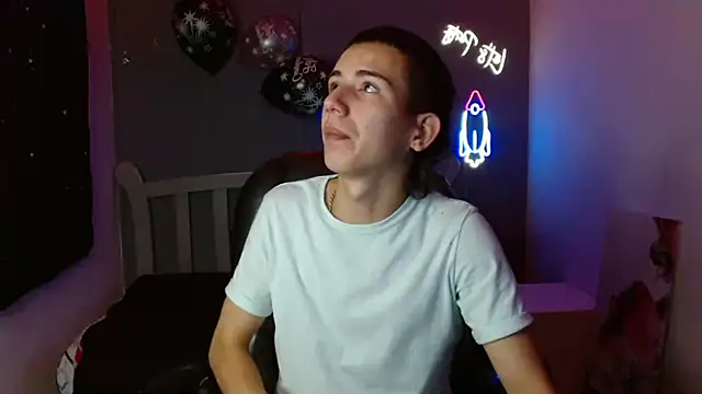 Snapshot of JackSwan18 chatting on January 10, 2025, 12:36 pm JackSwan18 online show from January 10, 2025, 12:36 pm