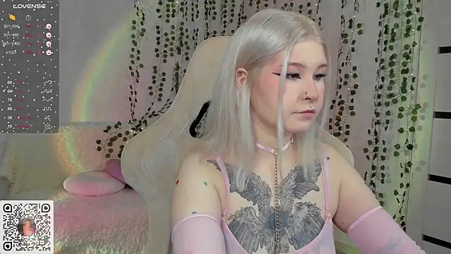 Snapshot of chillycharm chatting on February 13, 2025, 11:47 pm chillycharm online show from February 13, 2025, 11:47 pm