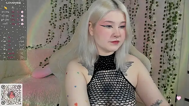 Snapshot of chillycharm chatting on January 15, 2025, 3:33 am chillycharm online show from January 15, 2025, 3:33 am