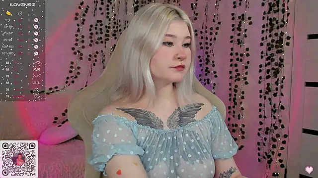 Snapshot of chillycharm chatting on January 14, 2025, 12:54 am chillycharm online show from January 14, 2025, 12:54 am