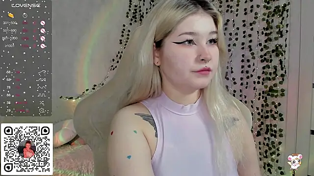 Snapshot of chillycharm chatting on December 14, 2024, 4:01 am chillycharm online show from December 14, 2024, 4:01 am