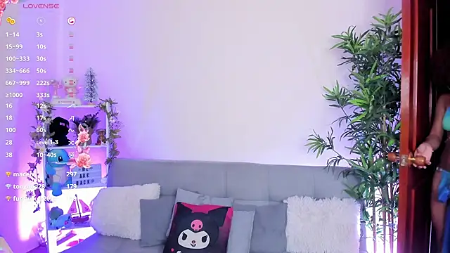 natty romanof 18 online show from March 14, 2025, 3:36 pm