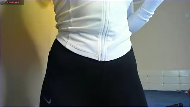 Mia Meow  online show from March 8, 2025, 12:41 pm