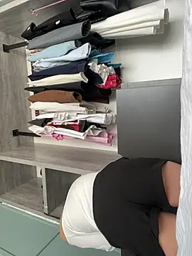 Mia Meow  online show from February 21, 2025, 3:56 am