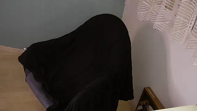 Snapshot of queenpeachi chatting on December 11, 2024, 9:52 am queenpeachi online show from December 11, 2024, 9:52 am