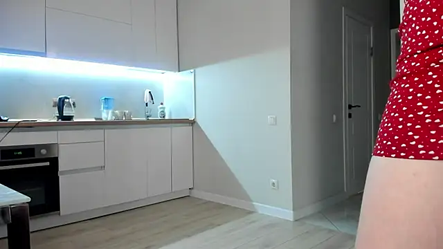 Emma Flin online show from November 25, 2025, 4:13 am