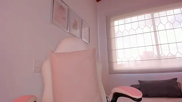 valeriaU online show from October 21, 2025, 5:34 pm