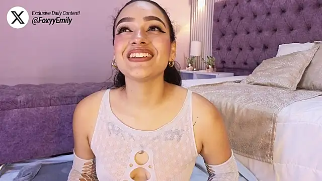 Snapshot of EMILYY_FOXY chatting on November 11, 2025, 6:58 pm EMILYY FOXY online show from November 11, 2025, 6:58 pm