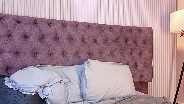 Snapshot of EMILYY_FOXY chatting on December 1, 2025, 7:59 pm EMILYY FOXY online show from December 1, 2025, 7:59 pm