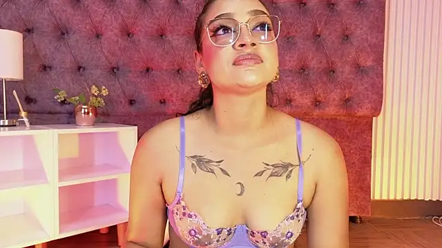 EMILYY FOXY online show from March 26, 2026, 7:01 pm