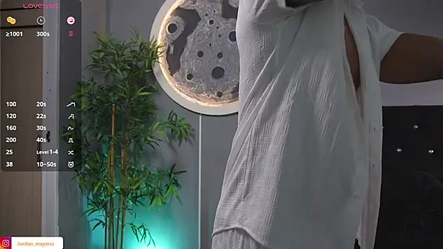 Snapshot of jordan_mayers02 chatting on February 5, 2026, 6:04 pm jordan mayers02 online show from February 5, 2026, 6:04 pm