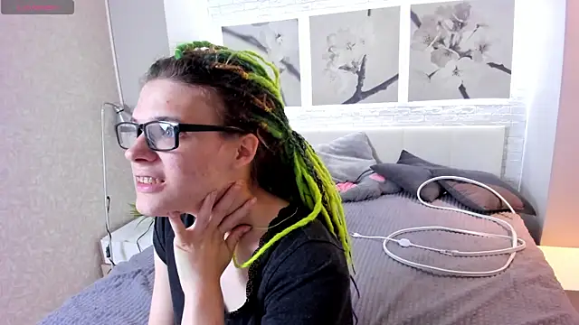 KIKI Krash online show from September 14, 2025, 3:01 pm