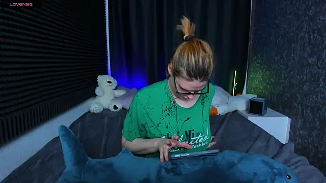 KIKI Krash online show from March 14, 2025, 1:24 pm