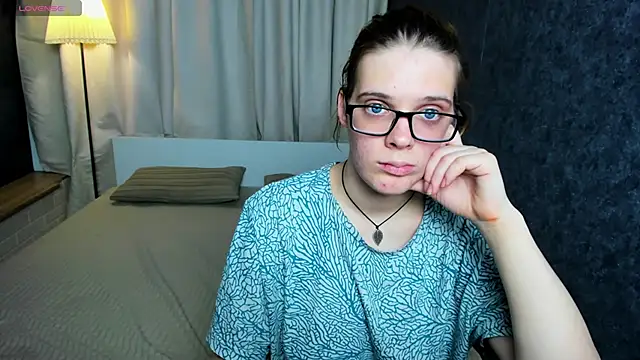 KIKI Krash online show from March 8, 2025, 4:28 pm