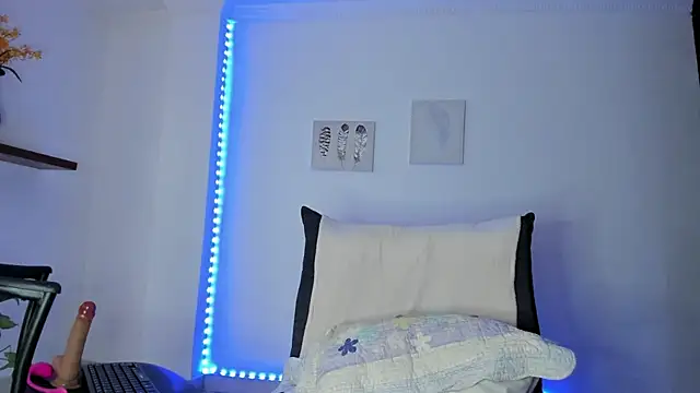 anniesweet- online show from March 16, 2025, 5:17 pm