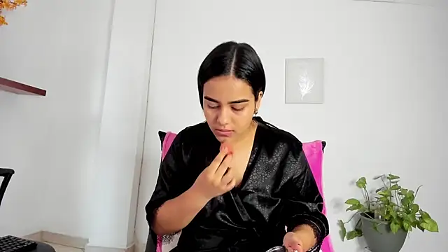 anniesweet- online show from October 1, 2025, 1:59 pm