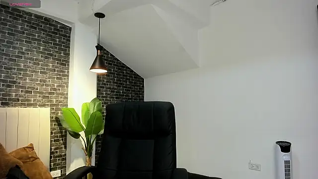 Dantesuarez28 online show from February 5, 2026, 8:32 am