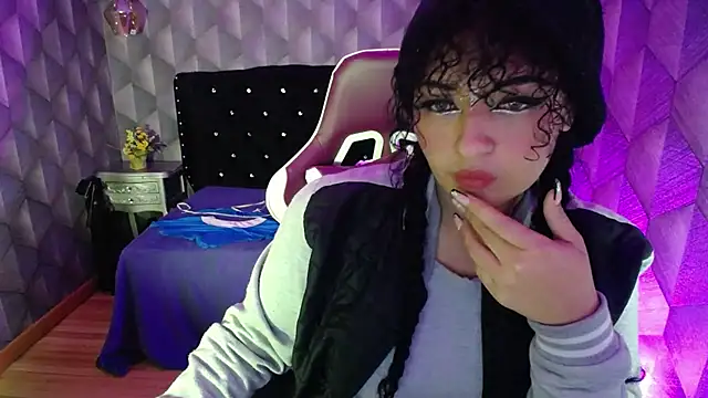 Snapshot of Sofiacowperx chatting on February 21, 2025, 1:11 pm Sofiacowperx online show from February 21, 2025, 1:11 pm