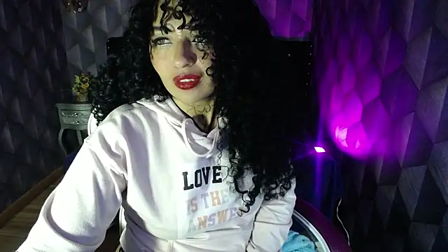 Snapshot of Sofiacowperx chatting on February 24, 2025, 10:48 am Sofiacowperx online show from February 24, 2025, 10:48 am