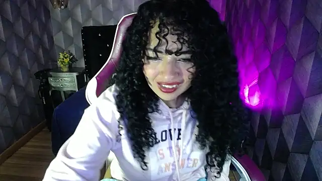 Snapshot of Sofiacowperx chatting on February 24, 2025, 4:38 am Sofiacowperx online show from February 24, 2025, 4:38 am