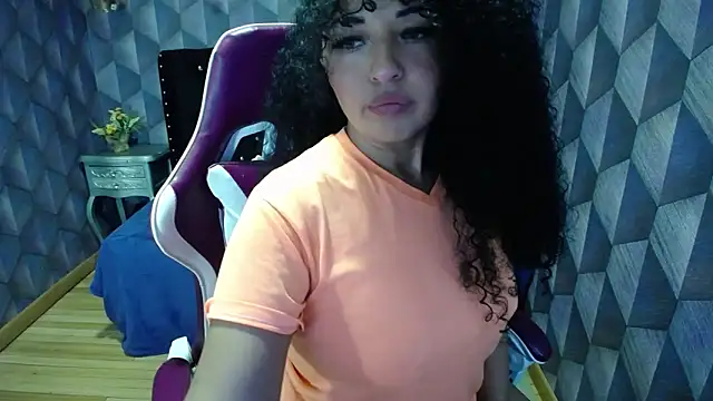 Snapshot of Sofiacowperx chatting on February 13, 2025, 3:56 pm Sofiacowperx online show from February 13, 2025, 3:56 pm