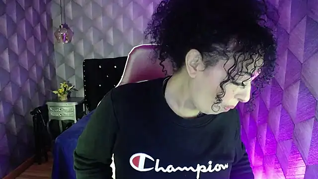 Snapshot of Sofiacowperx chatting on February 18, 2025, 12:49 pm Sofiacowperx online show from February 18, 2025, 12:49 pm