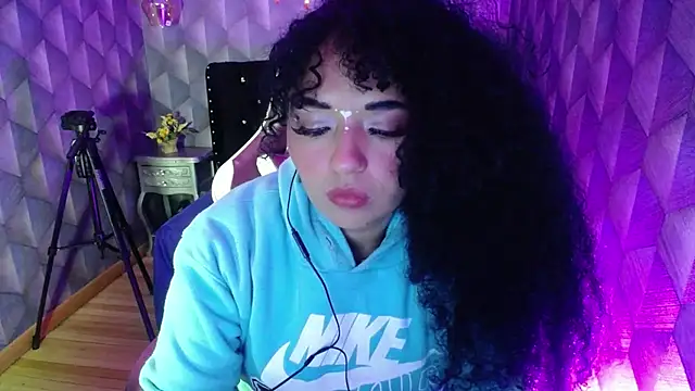 Snapshot of Sofiacowperx chatting on February 16, 2025, 5:59 am Sofiacowperx online show from February 16, 2025, 5:59 am