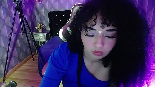Snapshot of Sofiacowperx chatting on February 16, 2025, 9:04 am Sofiacowperx online show from February 16, 2025, 9:04 am