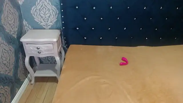 Sofiacowperx online show from November 12, 2025, 4:55 pm