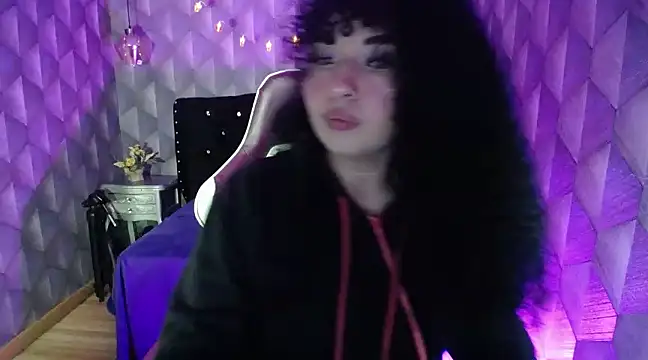 Snapshot of Sofiacowperx chatting on February 14, 2025, 12:57 pm Sofiacowperx online show from February 14, 2025, 12:57 pm