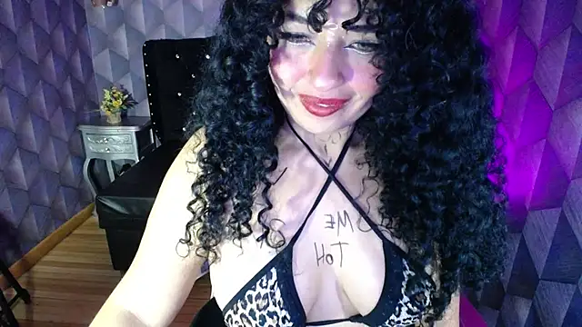 Snapshot of Sofiacowperx chatting on February 24, 2025, 1:53 pm Sofiacowperx online show from February 24, 2025, 1:53 pm