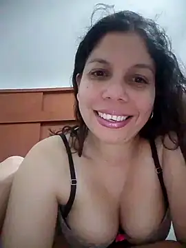 Snapshot of Carliina_Soussa chatting on March 17, 2025, 10:08 pm Carliina Soussa online show from March 17, 2025, 10:08 pm