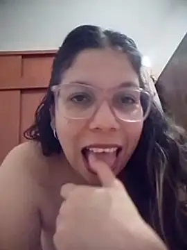 Snapshot of Carliina_Soussa chatting on May 15, 2026, 10:52 pm Carliina Soussa online show from May 15, 2026, 10:52 pm