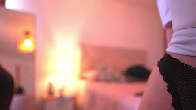 Snapshot of Lau_Bee chatting on October 18, 2025, 6:32 pm Lau Bee online show from October 18, 2025, 6:32 pm