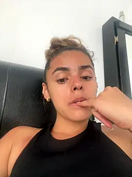 Snapshot of ZoeJohnsoon chatting on November 19, 2025, 5:13 pm ZoeJohnsoon online show from November 19, 2025, 5:13 pm