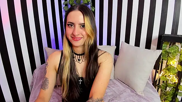 Snapshot of liz_goth chatting on November 19, 2025, 1:55 pm liz goth online show from November 19, 2025, 1:55 pm