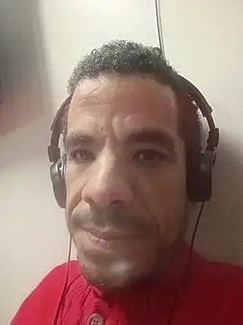 Snapshot of Tjskigh chatting on November 10, 2025, 2:16 am Tjskigh online show from November 10, 2025, 2:16 am