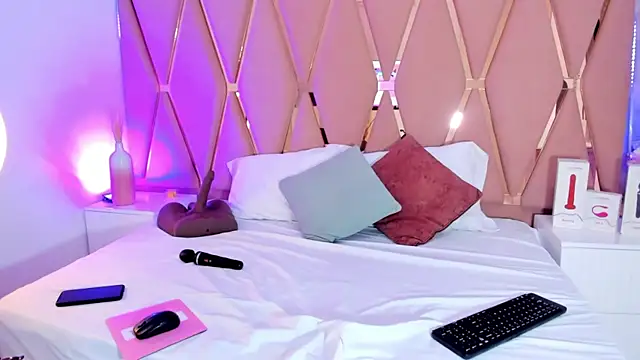 madyjames online show from October 19, 2025, 1:14 pm