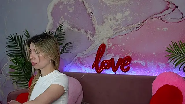 MayaRayy online show from February 23, 2026, 3:52 am