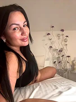 Snapshot of Helena7077 chatting on September 11, 2025, 8:53 pm Helena7077 online show from September 11, 2025, 8:53 pm