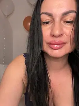 Helena7077 online show from April 3, 2026, 11:00 pm