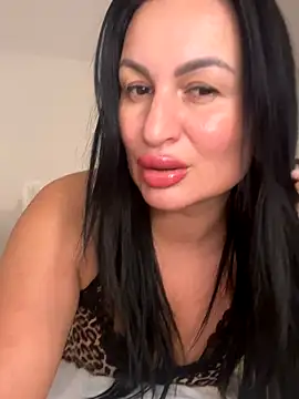 Snapshot of Helena7077 chatting on November 7, 2025, 1:26 pm Helena7077 online show from November 7, 2025, 1:26 pm