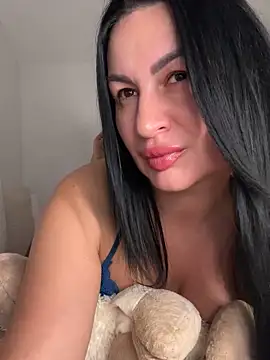 Snapshot of Helena7077 chatting on November 27, 2025, 9:48 pm Helena7077 online show from November 27, 2025, 9:48 pm