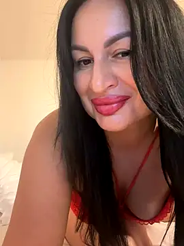 Snapshot of Helena7077 chatting on September 24, 2025, 9:43 pm Helena7077 online show from September 24, 2025, 9:43 pm