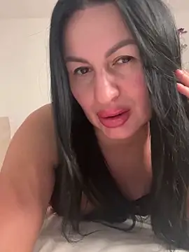 Snapshot of Helena7077 chatting on November 12, 2025, 11:08 pm Helena7077 online show from November 12, 2025, 11:08 pm