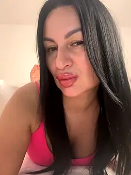 Snapshot of Helena7077 chatting on November 6, 2025, 10:47 pm Helena7077 online show from November 6, 2025, 10:47 pm