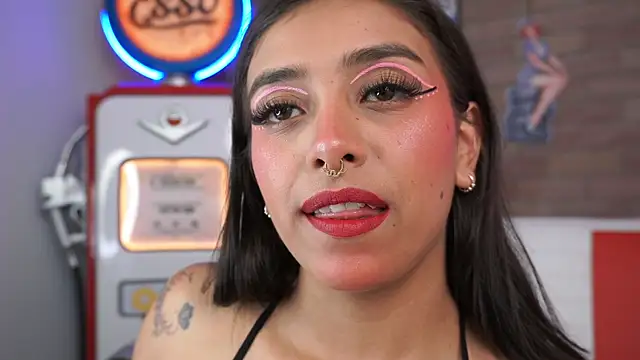 Snapshot of miss_collins chatting on May 5, 2026, 6:11 pm miss collins online show from May 5, 2026, 6:11 pm