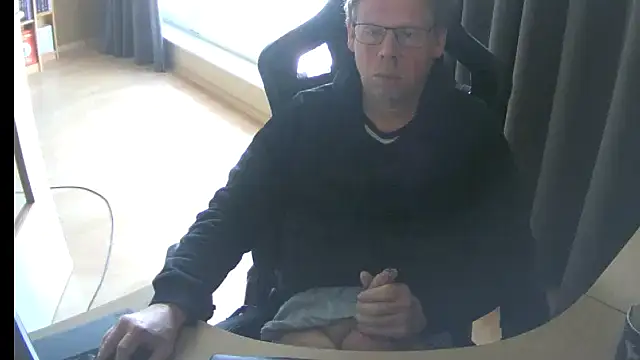 kinkyslet8 online show from March 31, 2026, 2:08 pm